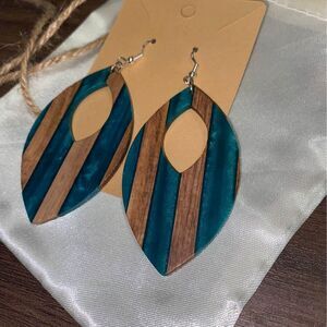 Blue And Brown Earring Set